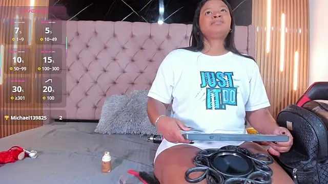 Snapshot of Emily_Brown18 chatting on October 21, 2025, 3:50 am Emily Brown18 online show from October 21, 2025, 3:50 am