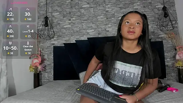 Emily Brown18 online show from December 3, 2025, 4:24 am