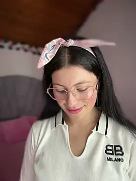 Mia salinass online show from March 22, 2026, 7:59 pm