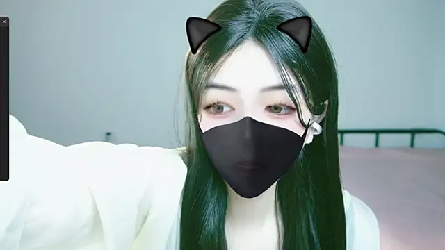 Snapshot of Sparkly_Candy chatting on September 27, 2025, 11:44 pm Sparkly Candy online show from September 27, 2025, 11:44 pm