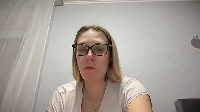 Snapshot of NikexPretty chatting on October 1, 2025, 7:18 pm NikexPretty online show from October 1, 2025, 7:18 pm