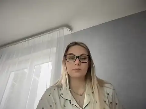 Snapshot of NikexPretty chatting on October 20, 2025, 8:15 am NikexPretty online show from October 20, 2025, 8:15 am