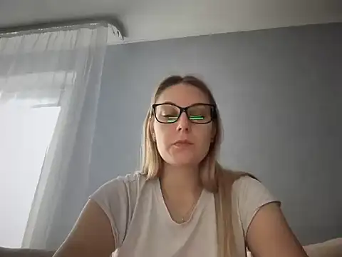 Snapshot of NikexPretty chatting on October 2, 2025, 7:34 am NikexPretty online show from October 2, 2025, 7:34 am