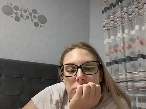 Snapshot of NikexPretty chatting on October 3, 2025, 7:48 pm NikexPretty online show from October 3, 2025, 7:48 pm