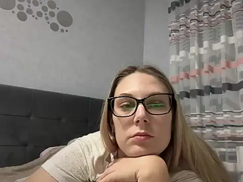 Snapshot of NikexPretty chatting on October 10, 2025, 8:42 pm NikexPretty online show from October 10, 2025, 8:42 pm