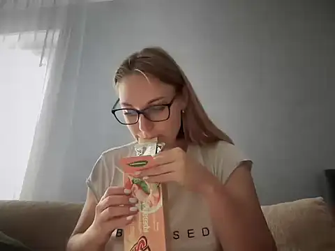 Snapshot of NikexPretty chatting on September 17, 2025, 7:32 am NikexPretty online show from September 17, 2025, 7:32 am