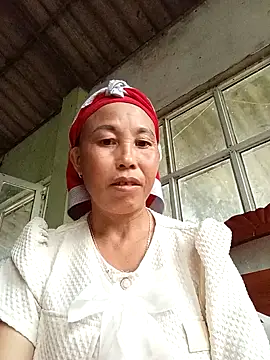 Snapshot of me-cute chatting on October 3, 2025, 9:55 am me-cute online show from October 3, 2025, 9:55 am