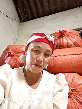 Snapshot of me-cute chatting on October 17, 2025, 11:23 am me-cute online show from October 17, 2025, 11:23 am