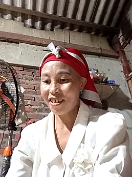 Snapshot of me-cute chatting on October 4, 2025, 11:12 am me-cute online show from October 4, 2025, 11:12 am