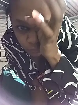 Snapshot of HappygalTheQueen chatting on October 4, 2025, 4:47 am HappygalTheQueen online show from October 4, 2025, 4:47 am