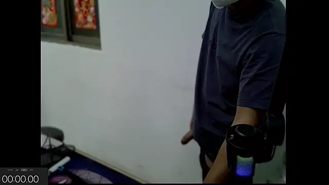 zhu000000 online show from September 25, 2025, 4:40 am