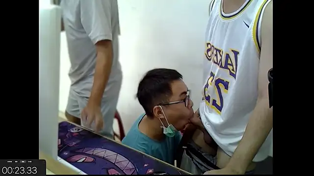 zhu000000 online show from October 3, 2025, 3:30 am