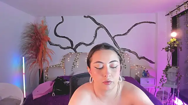 Snapshot of SarahCastro1_ chatting on October 13, 2025, 4:14 am SarahCastro1 online show from October 13, 2025, 4:14 am