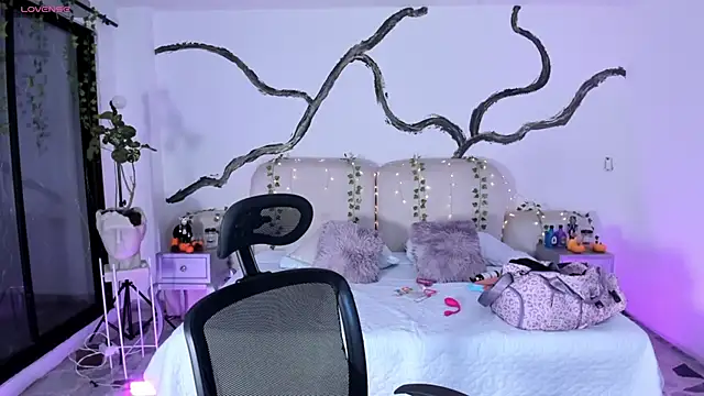 Snapshot of SarahCastro1_ chatting on October 26, 2025, 4:46 am SarahCastro1 online show from October 26, 2025, 4:46 am