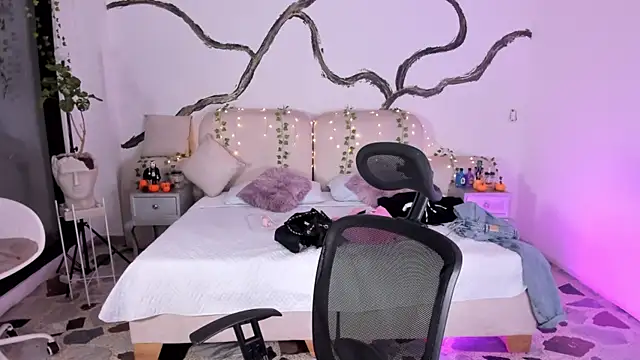 Snapshot of SarahCastro1_ chatting on October 24, 2025, 5:28 am SarahCastro1 online show from October 24, 2025, 5:28 am