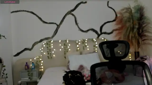 Snapshot of SarahCastro1_ chatting on October 11, 2025, 5:19 am SarahCastro1 online show from October 11, 2025, 5:19 am