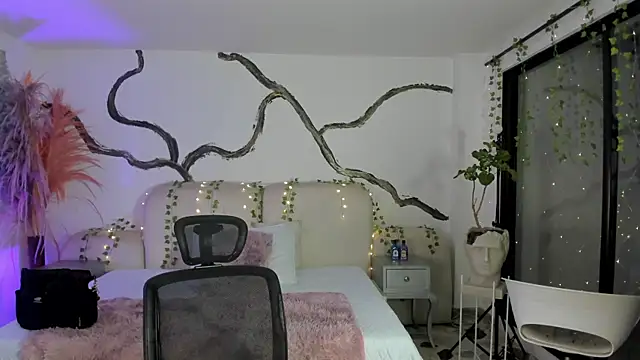 Snapshot of SarahCastro1_ chatting on October 3, 2025, 4:36 am SarahCastro1 online show from October 3, 2025, 4:36 am