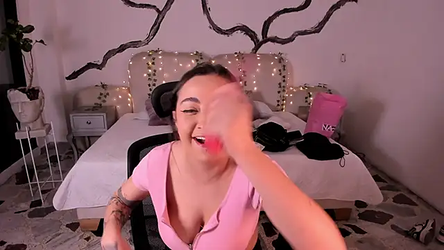 Snapshot of SarahCastro1_ chatting on September 17, 2025, 4:47 am SarahCastro1 online show from September 17, 2025, 4:47 am