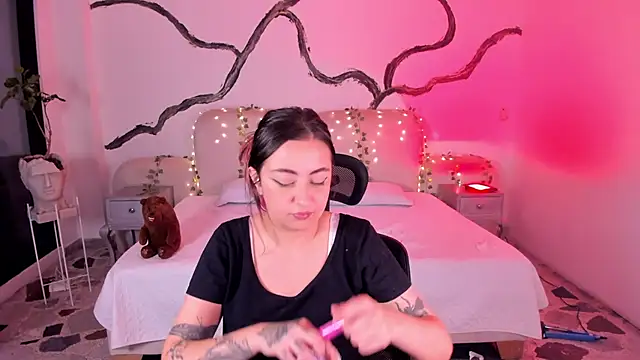 Snapshot of SarahCastro1_ chatting on September 18, 2025, 4:26 am SarahCastro1 online show from September 18, 2025, 4:26 am