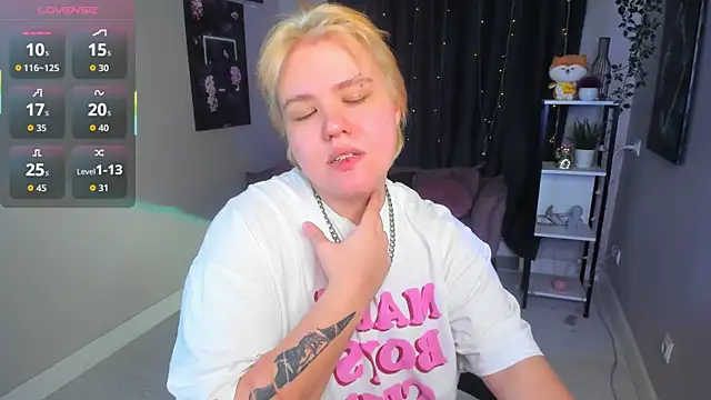SkyTrisha online show from September 16, 2025, 1:12 pm