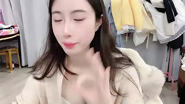 Freya7777 online show from October 5, 2025, 1:13 pm