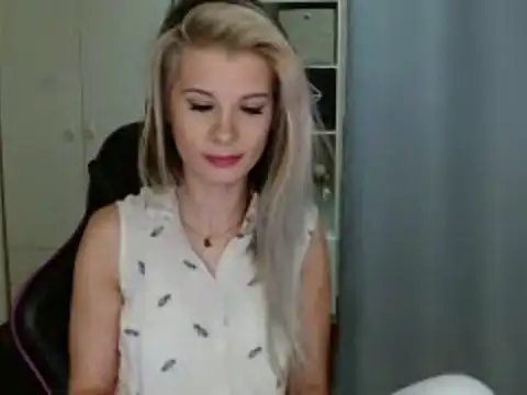 KristineGlow online show from February 12, 2026, 7:08 am