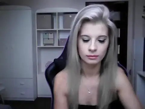 Snapshot of KristineGlow chatting on September 26, 2025, 8:54 am KristineGlow online show from September 26, 2025, 8:54 am