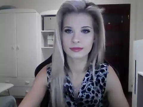 Snapshot of KristineGlow chatting on September 29, 2025, 6:20 am KristineGlow online show from September 29, 2025, 6:20 am