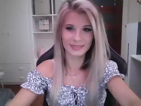 Snapshot of KristineGlow chatting on October 2, 2025, 2:20 pm KristineGlow online show from October 2, 2025, 2:20 pm