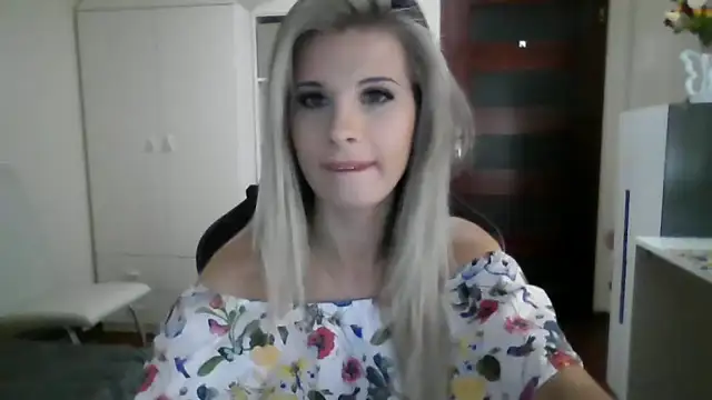 Snapshot of KristineGlow chatting on September 25, 2025, 8:48 pm KristineGlow online show from September 25, 2025, 8:48 pm