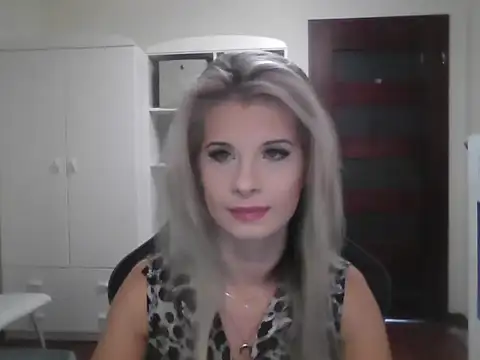 Snapshot of KristineGlow chatting on October 8, 2025, 6:15 am KristineGlow online show from October 8, 2025, 6:15 am