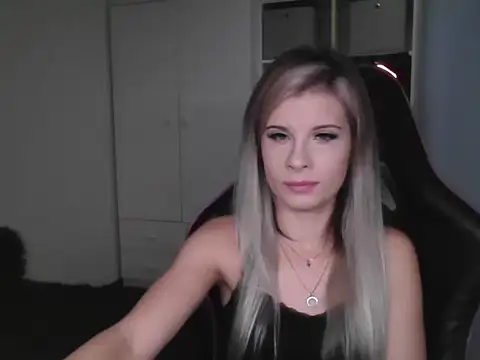 Snapshot of KristineGlow chatting on October 14, 2025, 6:14 am KristineGlow online show from October 14, 2025, 6:14 am