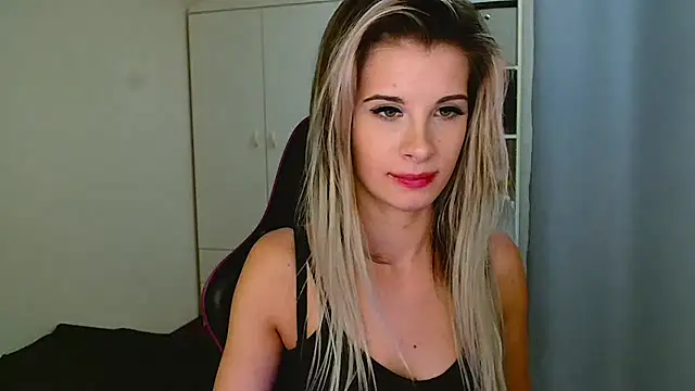 KristineGlow online show from January 7, 2026, 7:19 pm