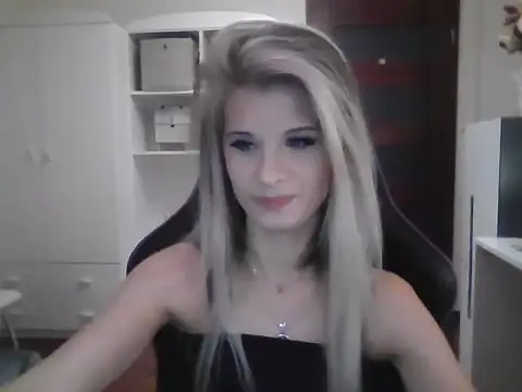 Snapshot of KristineGlow chatting on October 4, 2025, 3:13 pm KristineGlow online show from October 4, 2025, 3:13 pm