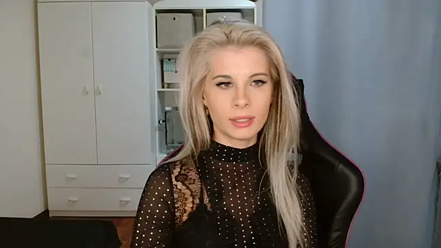 KristineGlow online show from March 30, 2026, 6:20 pm