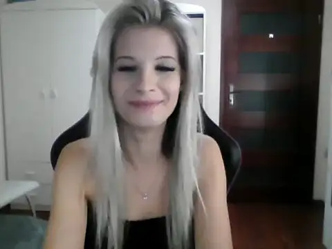 Snapshot of KristineGlow chatting on September 24, 2025, 8:15 pm KristineGlow online show from September 24, 2025, 8:15 pm