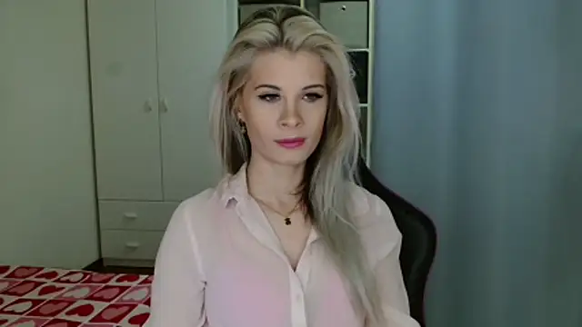 KristineGlow online show from February 10, 2026, 7:18 am