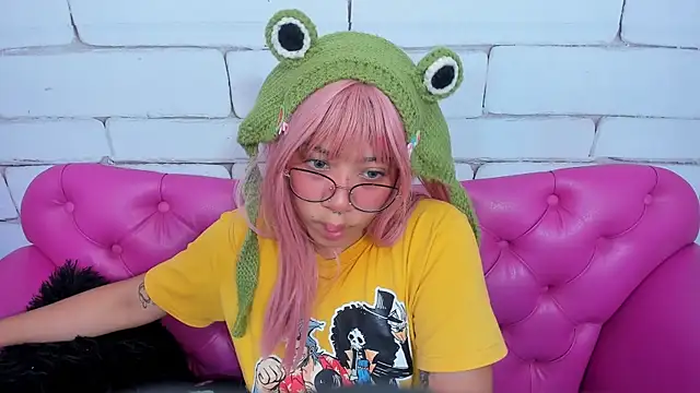 SafiroAgataaa online show from September 17, 2025, 8:33 pm