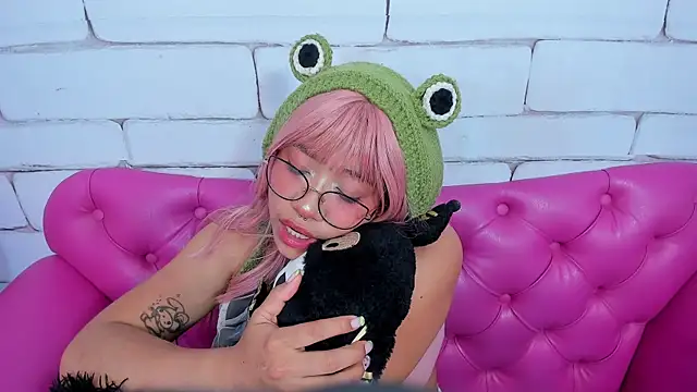 SafiroAgataaa online show from September 18, 2025, 11:30 pm