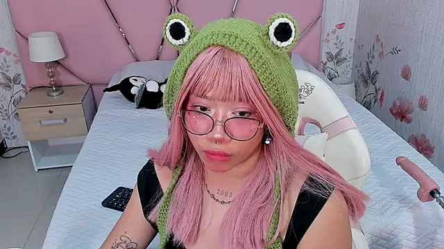 SafiroAgataaa online show from September 28, 2025, 8:21 am