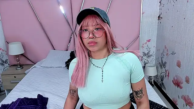 SafiroAgataaa online show from September 22, 2025, 9:43 pm