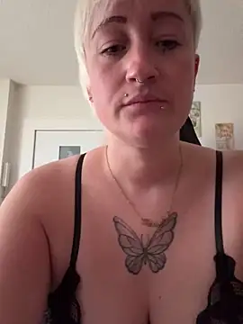 Snapshot of Rozendefotz chatting on October 26, 2025, 2:28 pm Rozendefotz online show from October 26, 2025, 2:28 pm