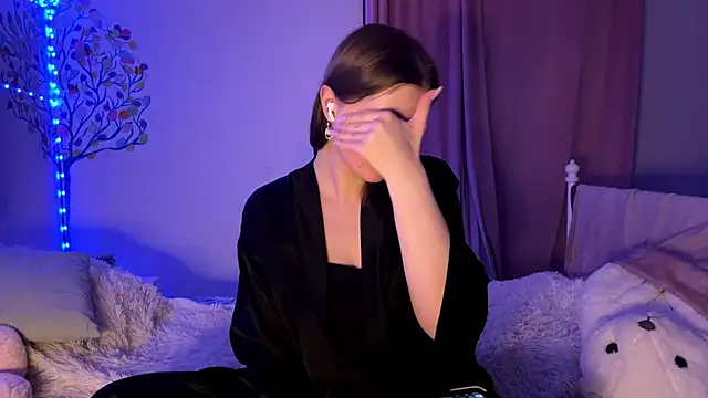 Snapshot of HoneyMist chatting on October 10, 2025, 2:40 pm HoneyMist online show from October 10, 2025, 2:40 pm