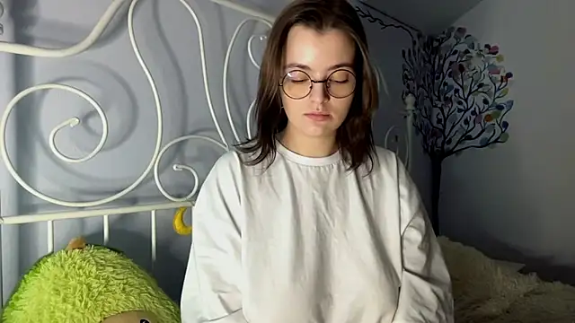 Snapshot of HoneyMist chatting on September 18, 2025, 6:22 pm HoneyMist online show from September 18, 2025, 6:22 pm