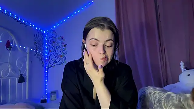 Snapshot of HoneyMist chatting on October 12, 2025, 6:09 pm HoneyMist online show from October 12, 2025, 6:09 pm