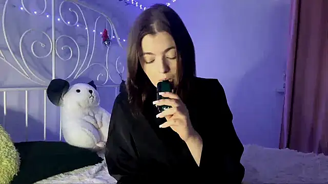 Snapshot of HoneyMist chatting on September 26, 2025, 6:15 pm HoneyMist online show from September 26, 2025, 6:15 pm