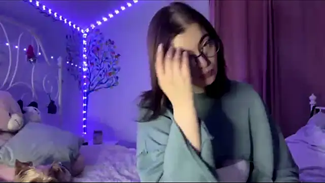 Snapshot of HoneyMist chatting on October 5, 2025, 4:09 pm HoneyMist online show from October 5, 2025, 4:09 pm