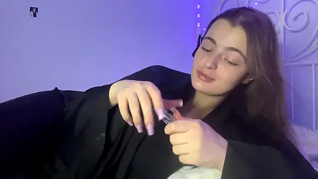 HoneyMist online show from December 2, 2025, 2:19 pm