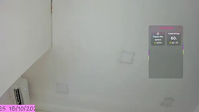 Snapshot of Ariel_Versace chatting on October 18, 2025, 9:28 pm Ariel Versace online show from October 18, 2025, 9:28 pm