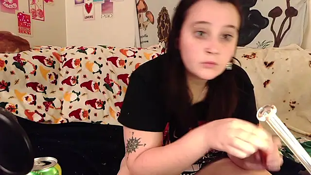 Snapshot of Shadow_Slut chatting on October 21, 2025, 3:17 am Shadow Slut online show from October 21, 2025, 3:17 am